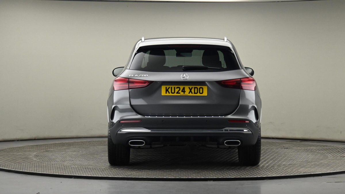 Mercedes-Benz GLA Image 24