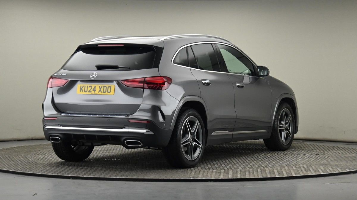 Mercedes-Benz GLA Image 25