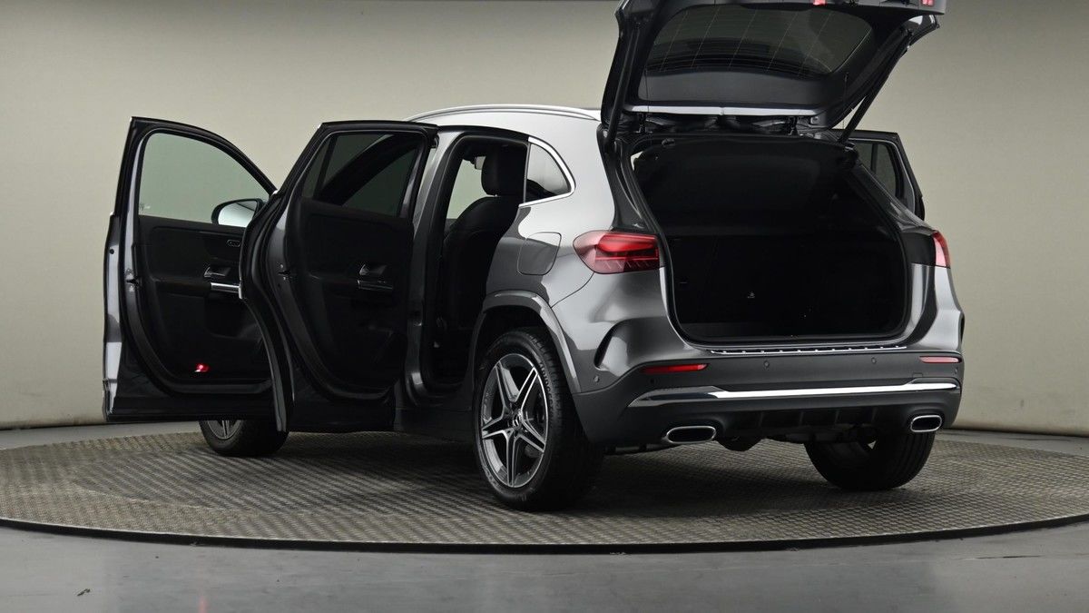 Mercedes-Benz GLA Image 28
