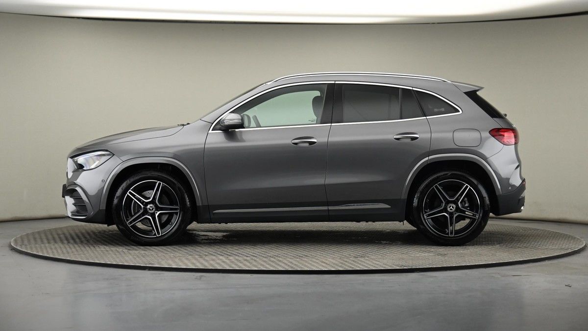 Mercedes-Benz GLA Image 22