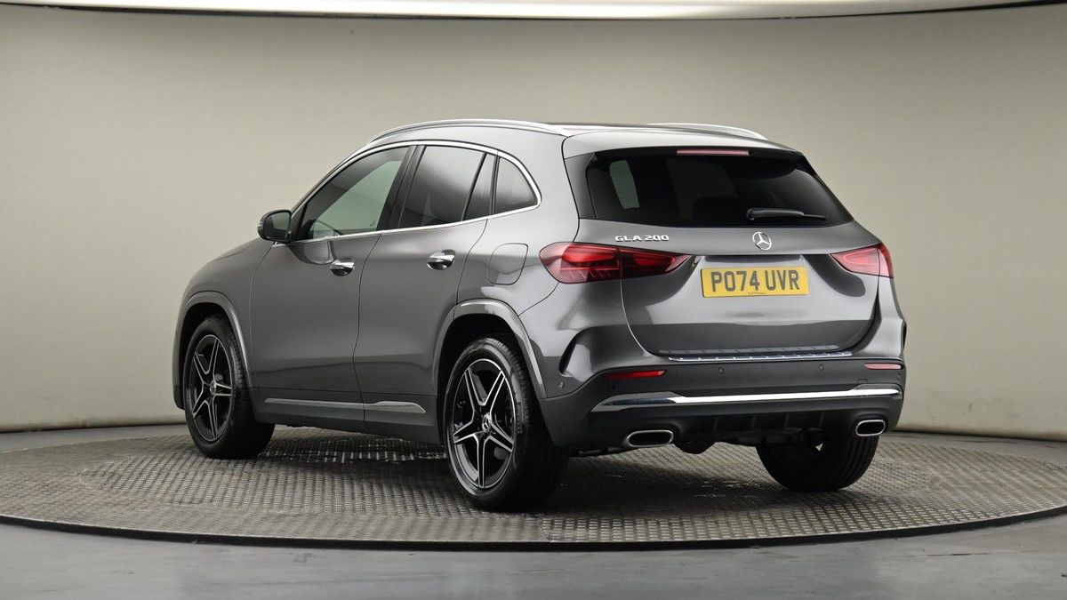 Mercedes-Benz GLA Image 23