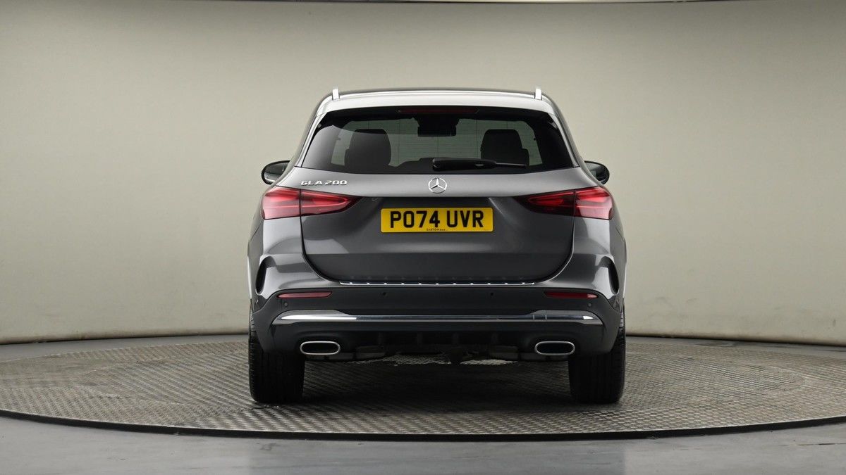 Mercedes-Benz GLA Image 24