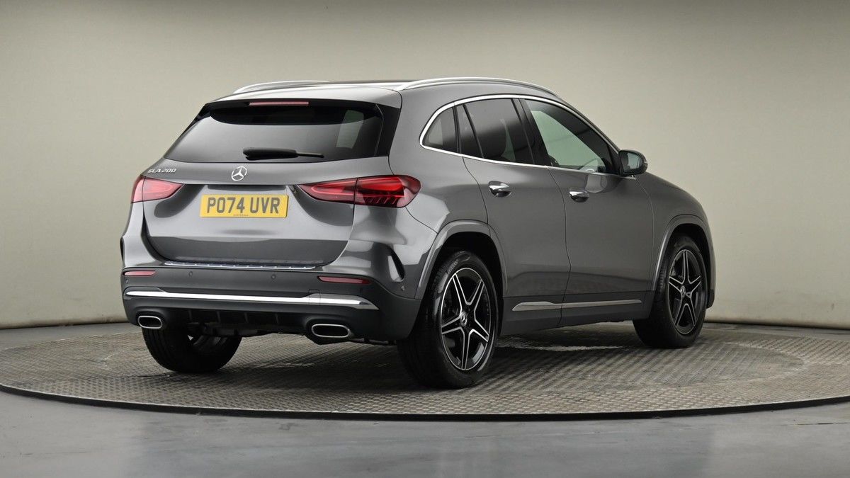 Mercedes-Benz GLA Image 25