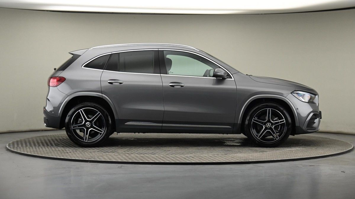 Mercedes-Benz GLA Image 26