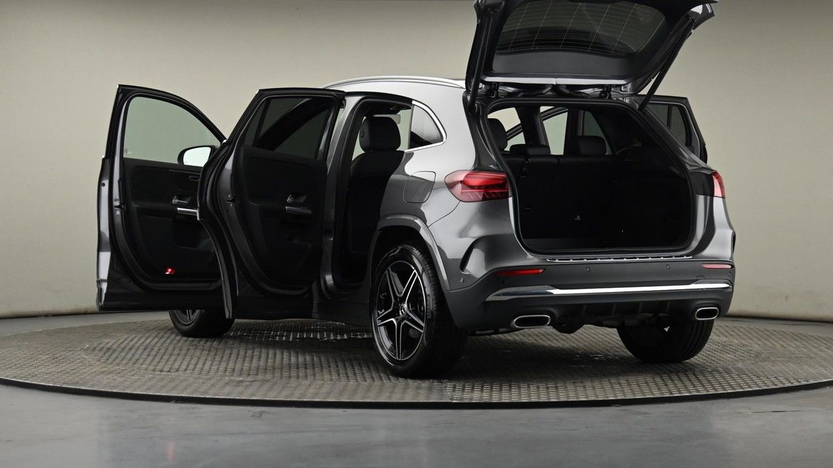 Mercedes-Benz GLA Image 28