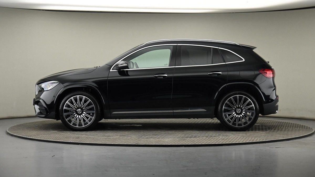 Mercedes-Benz GLA Image 23