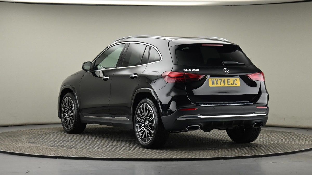 Mercedes-Benz GLA Image 24