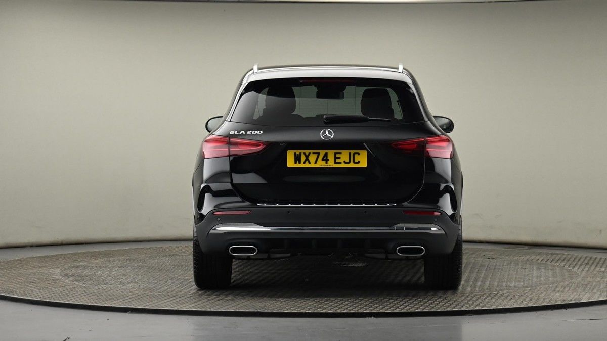 Mercedes-Benz GLA Image 25