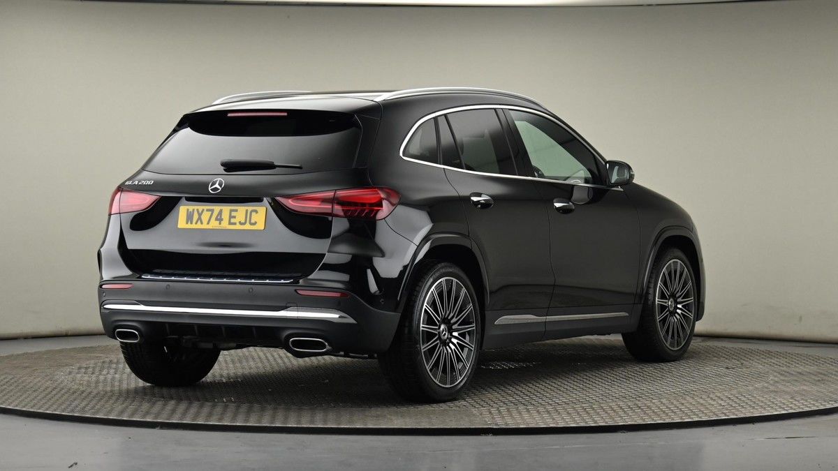 Mercedes-Benz GLA Image 26