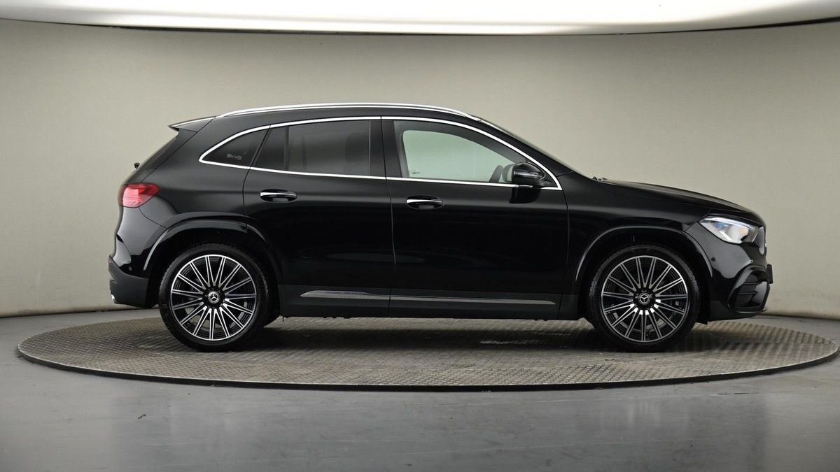 Mercedes-Benz GLA Image 27
