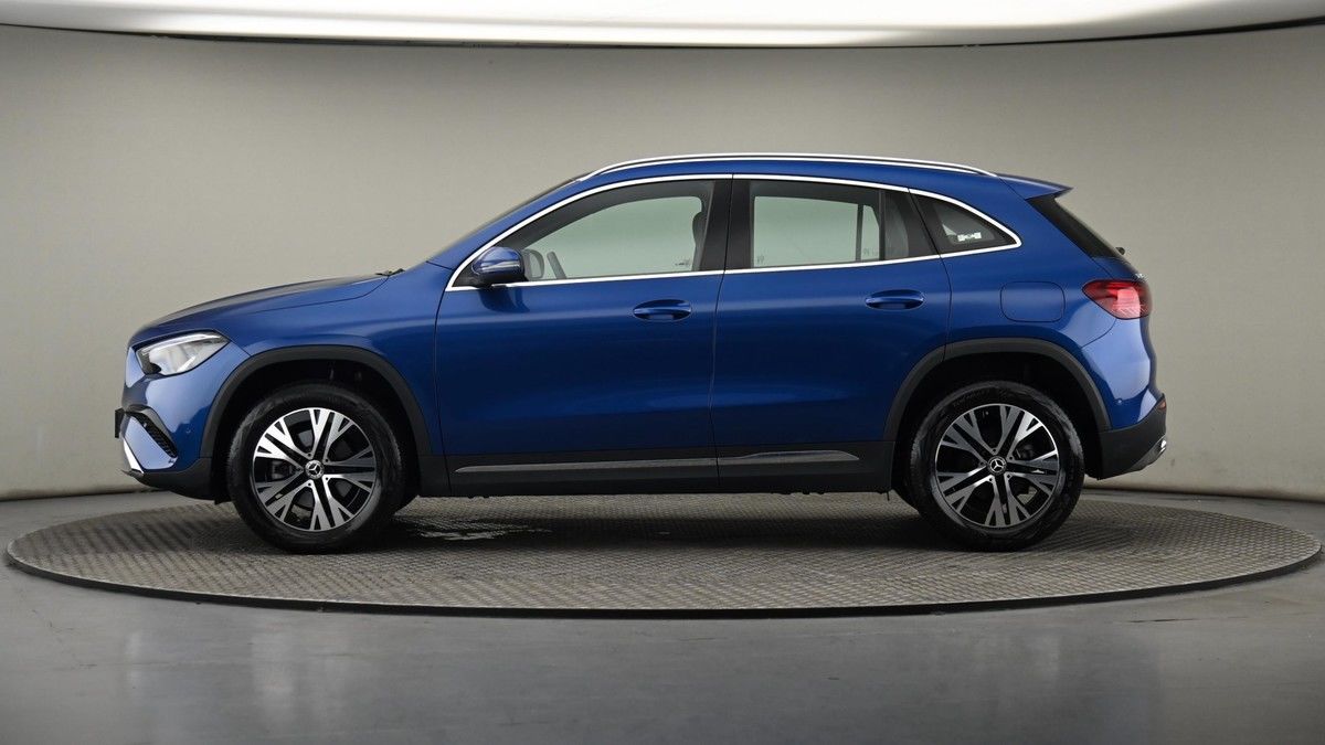 Mercedes-Benz GLA Image 22