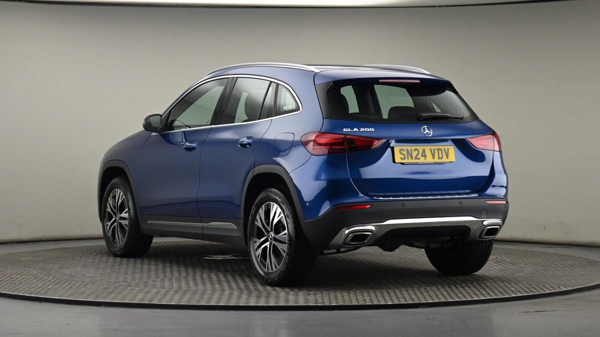 Mercedes-Benz GLA Image 23