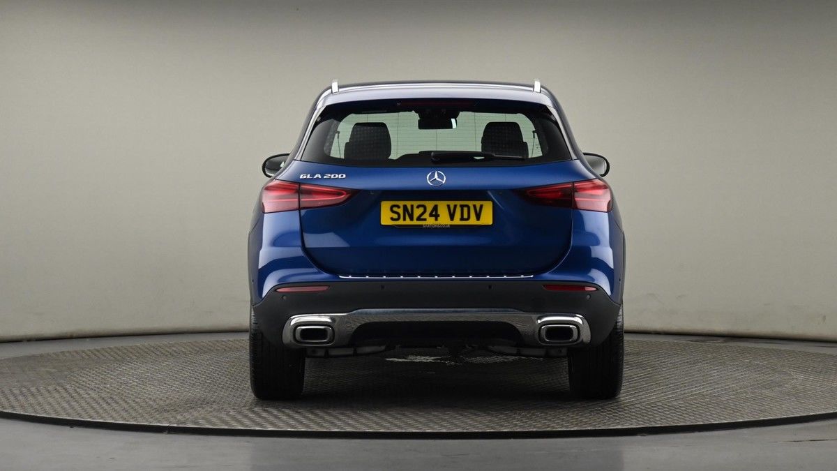 Mercedes-Benz GLA Image 24