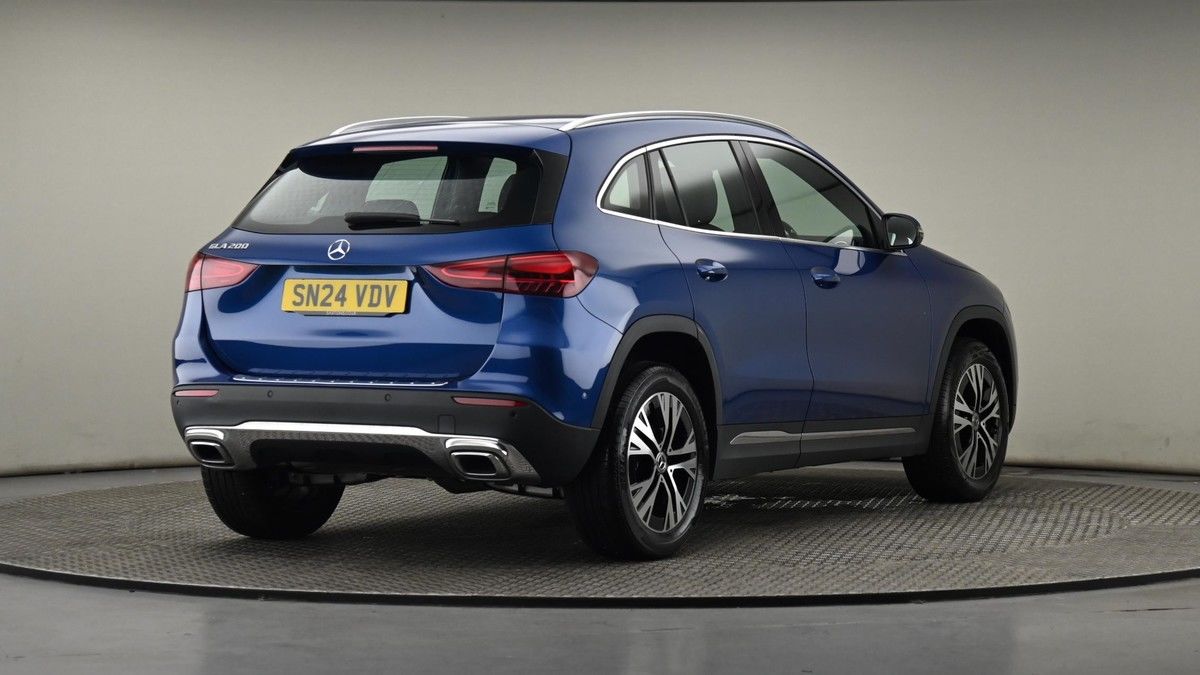 Mercedes-Benz GLA Image 25