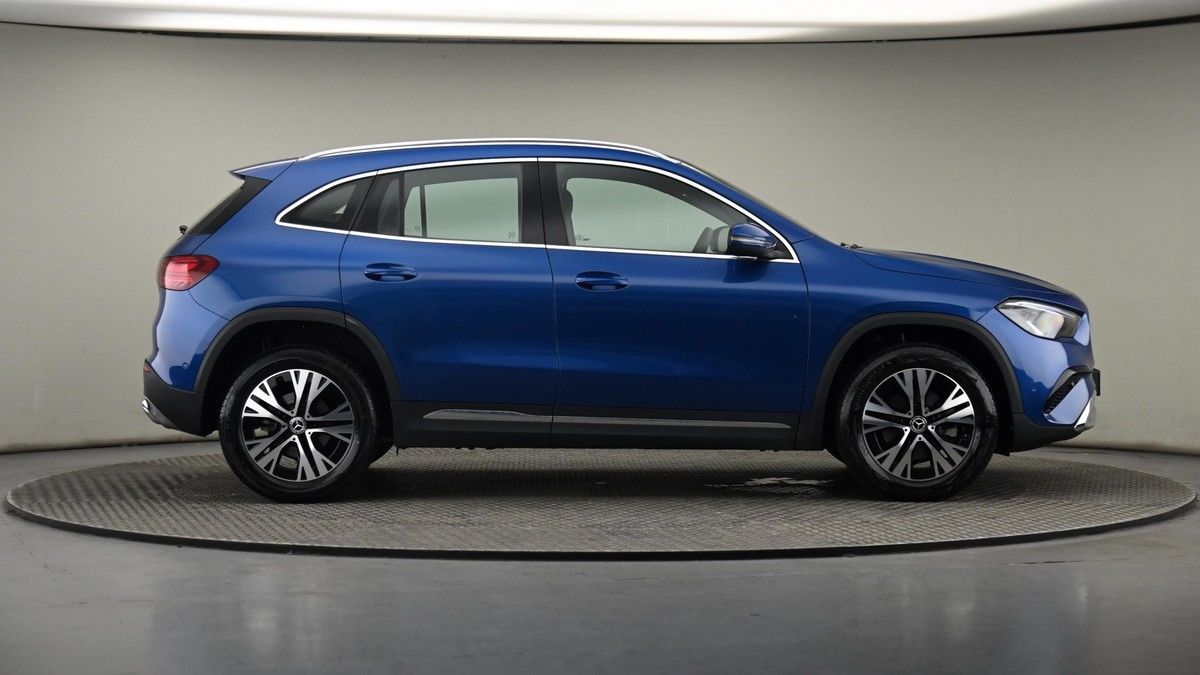 Mercedes-Benz GLA Image 26