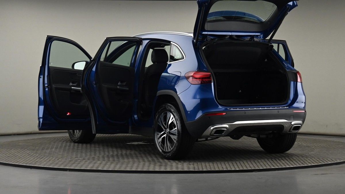 Mercedes-Benz GLA Image 28
