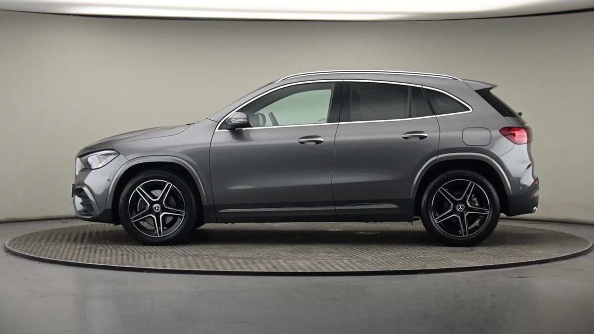 Mercedes-Benz GLA Image 23