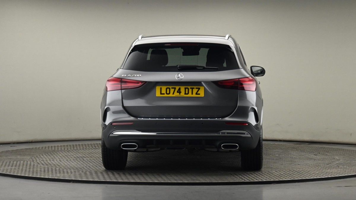 Mercedes-Benz GLA Image 25