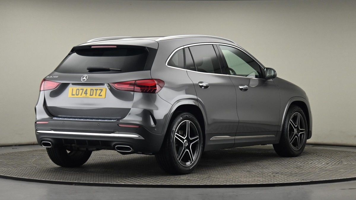 Mercedes-Benz GLA Image 26