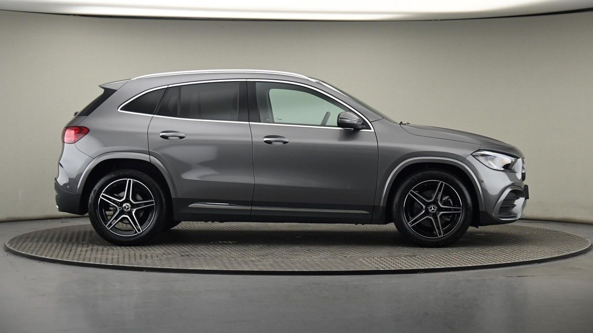 Mercedes-Benz GLA Image 27