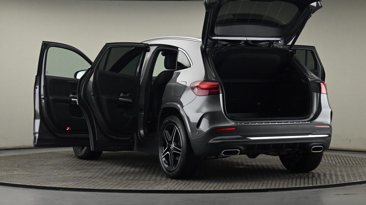 Mercedes-Benz GLA Image 29