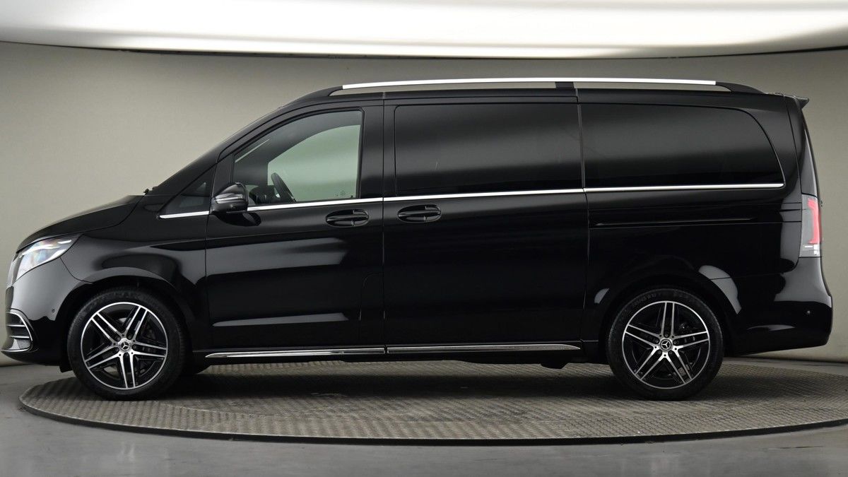 Mercedes-Benz V Class Image 23