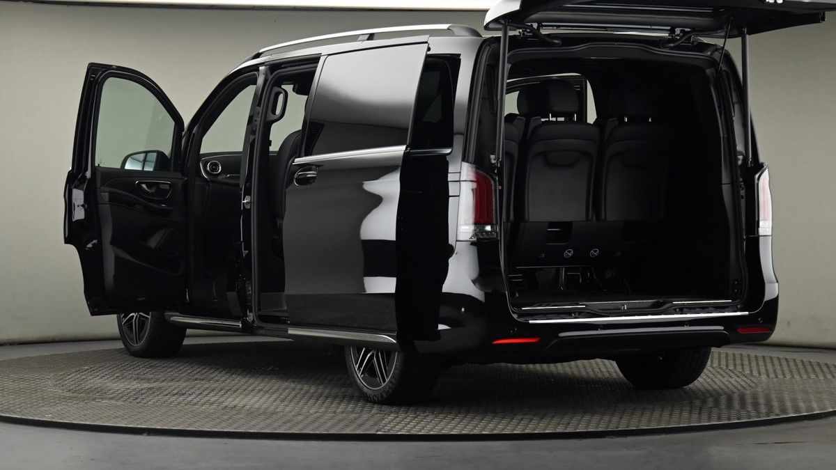 Mercedes-Benz V Class Image 29