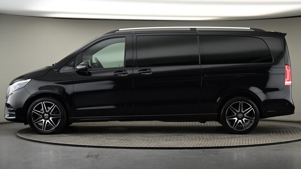 Mercedes-Benz V Class Image 23