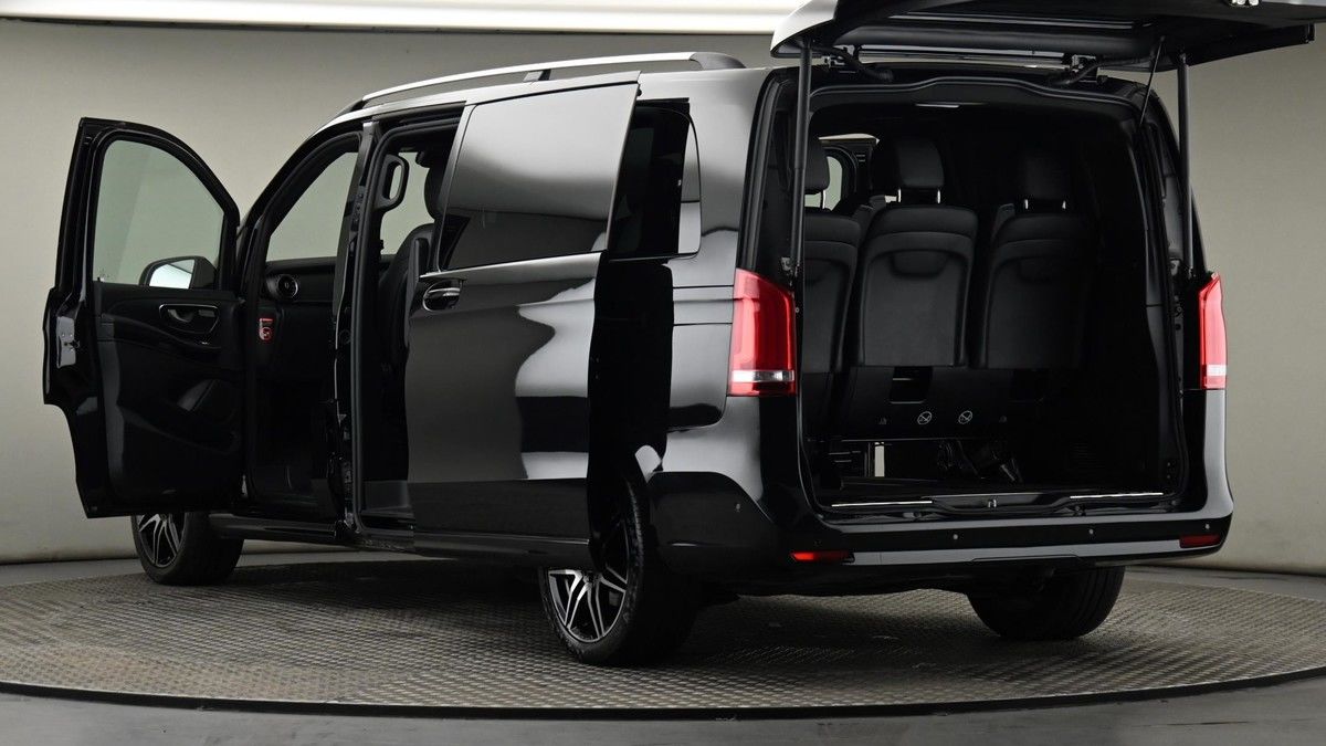 Mercedes-Benz V Class Image 29