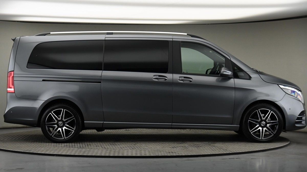 Mercedes-Benz V Class Image 26