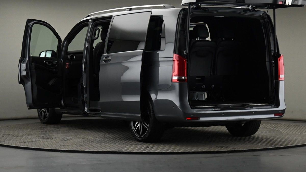 Mercedes-Benz V Class Image 28