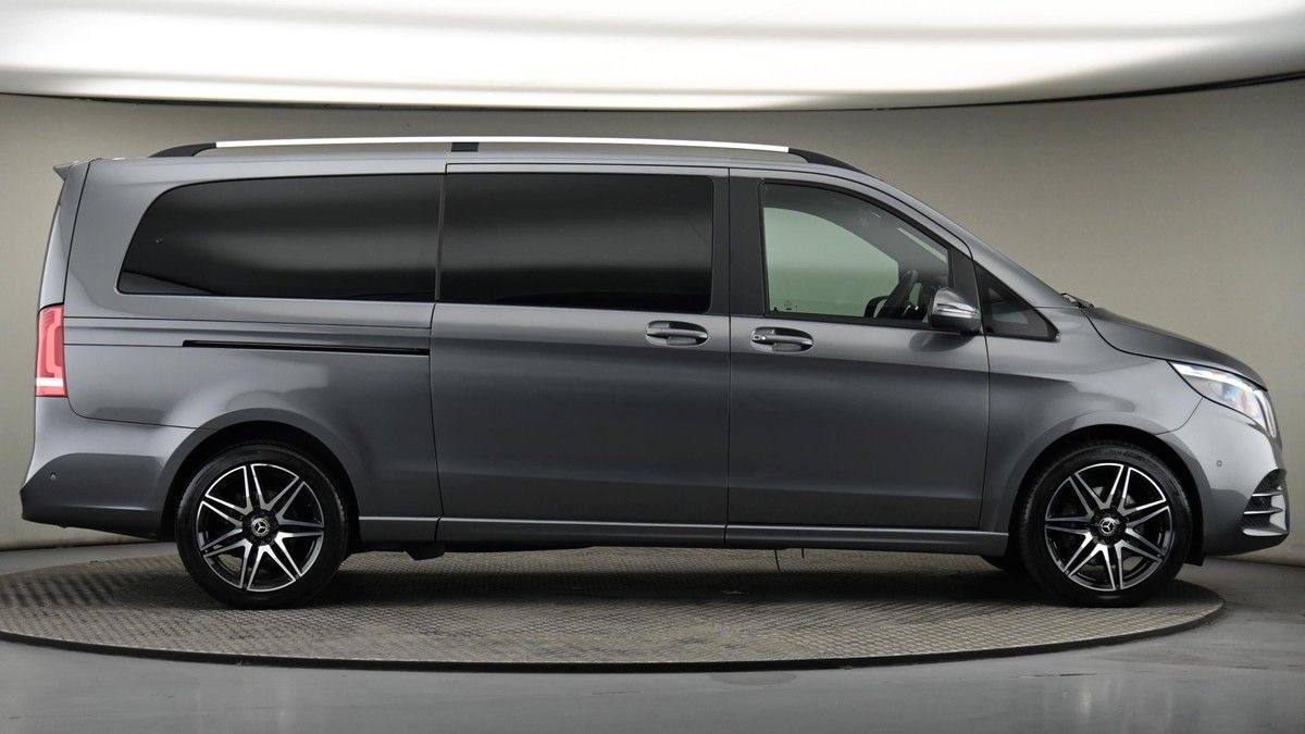 Mercedes-Benz V Class Image 26