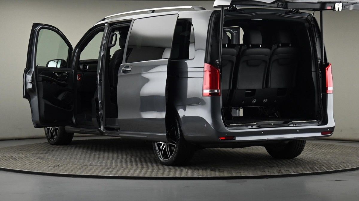 Mercedes-Benz V Class Image 28
