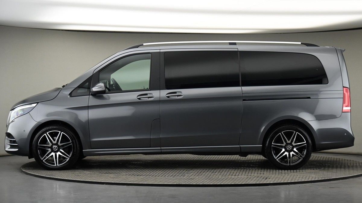 Mercedes-Benz V Class Image 22