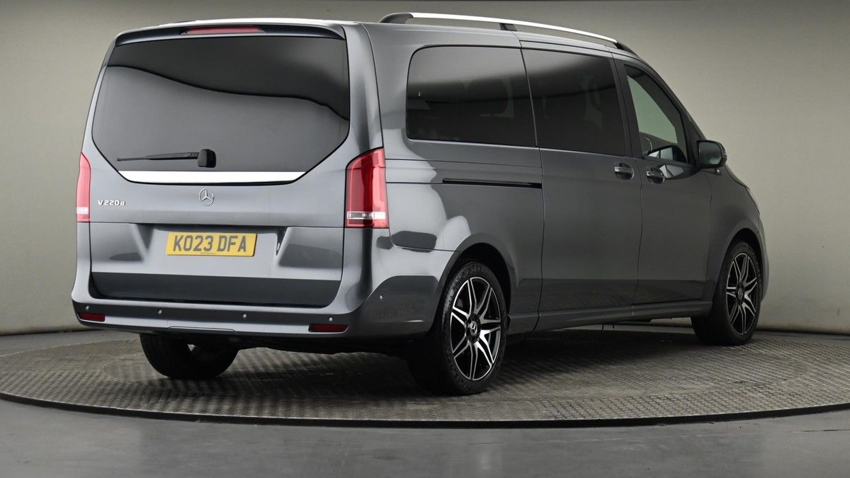 Mercedes-Benz V Class Image 25