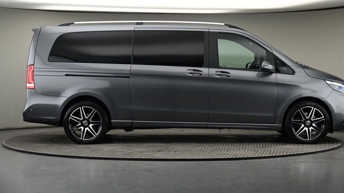 Mercedes-Benz V Class Image 26