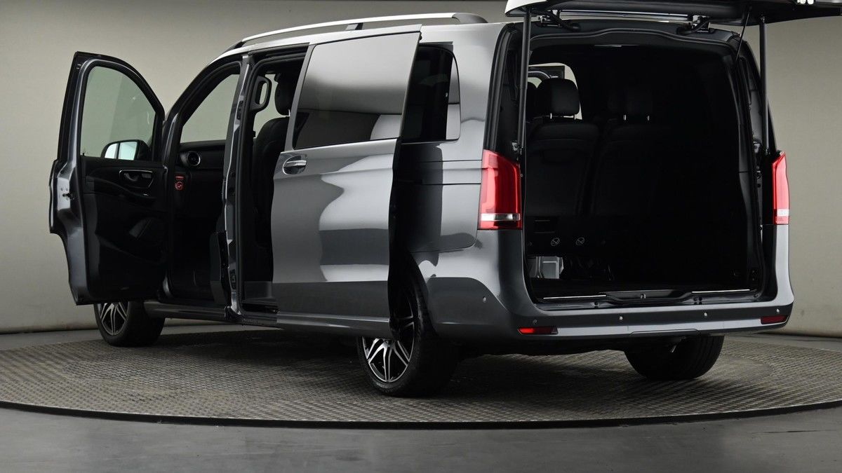 Mercedes-Benz V Class Image 28