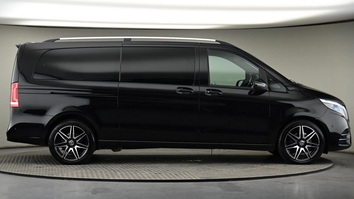 Mercedes-Benz V Class Image 26