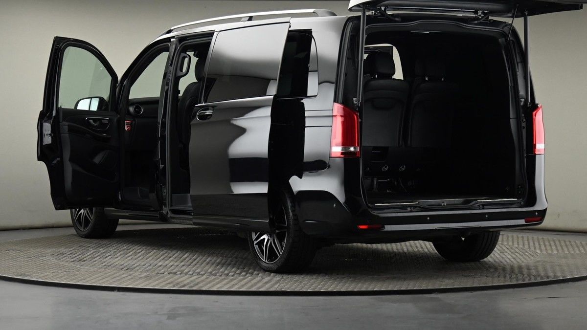 Mercedes-Benz V Class Image 28
