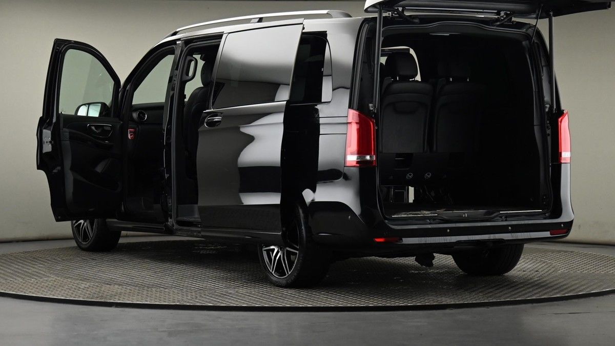 Mercedes-Benz V Class Image 28