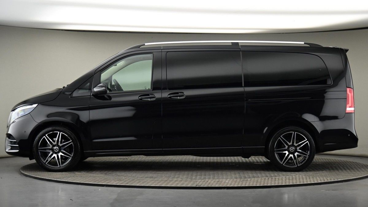 Mercedes-Benz V Class Image 22