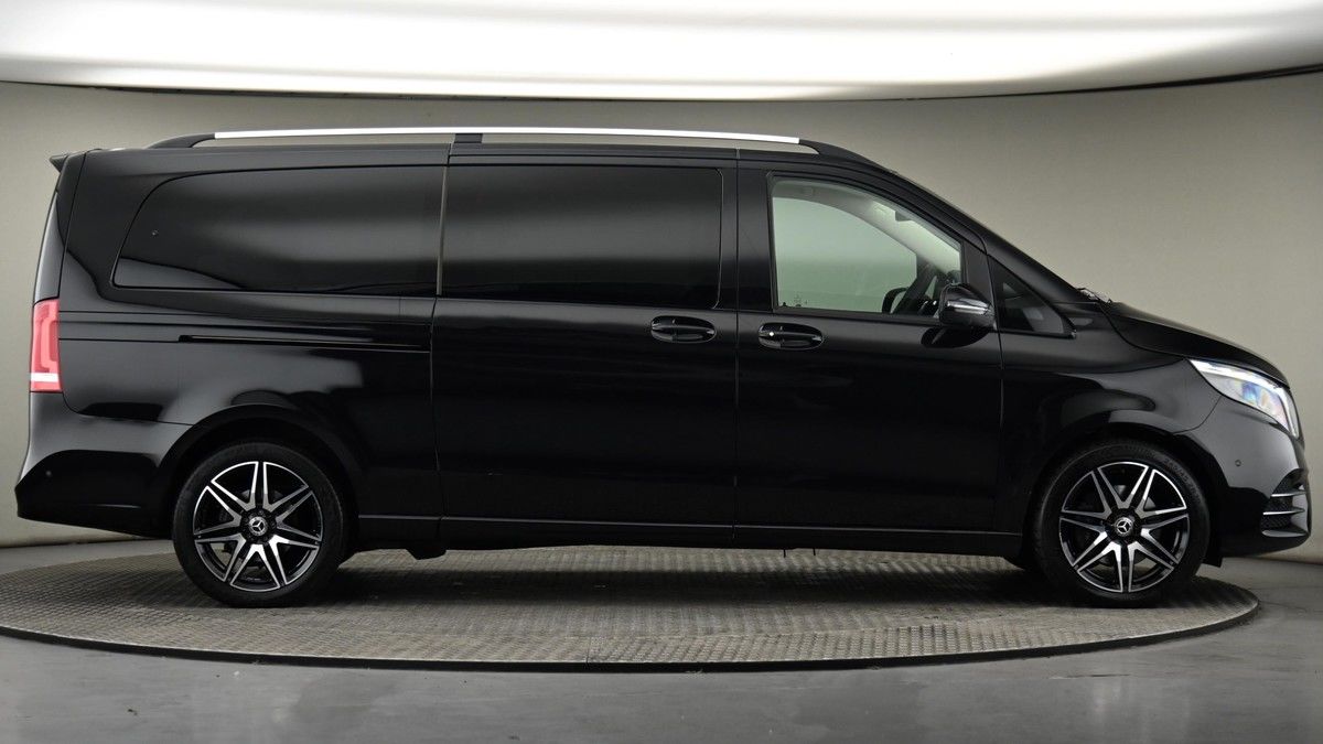 Mercedes-Benz V Class Image 26