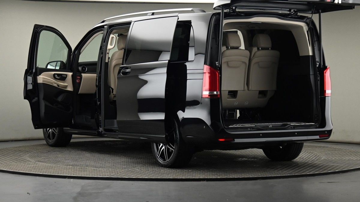 Mercedes-Benz V Class Image 28