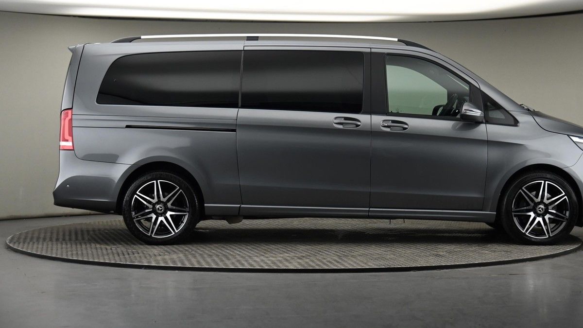 Mercedes-Benz V Class Image 27