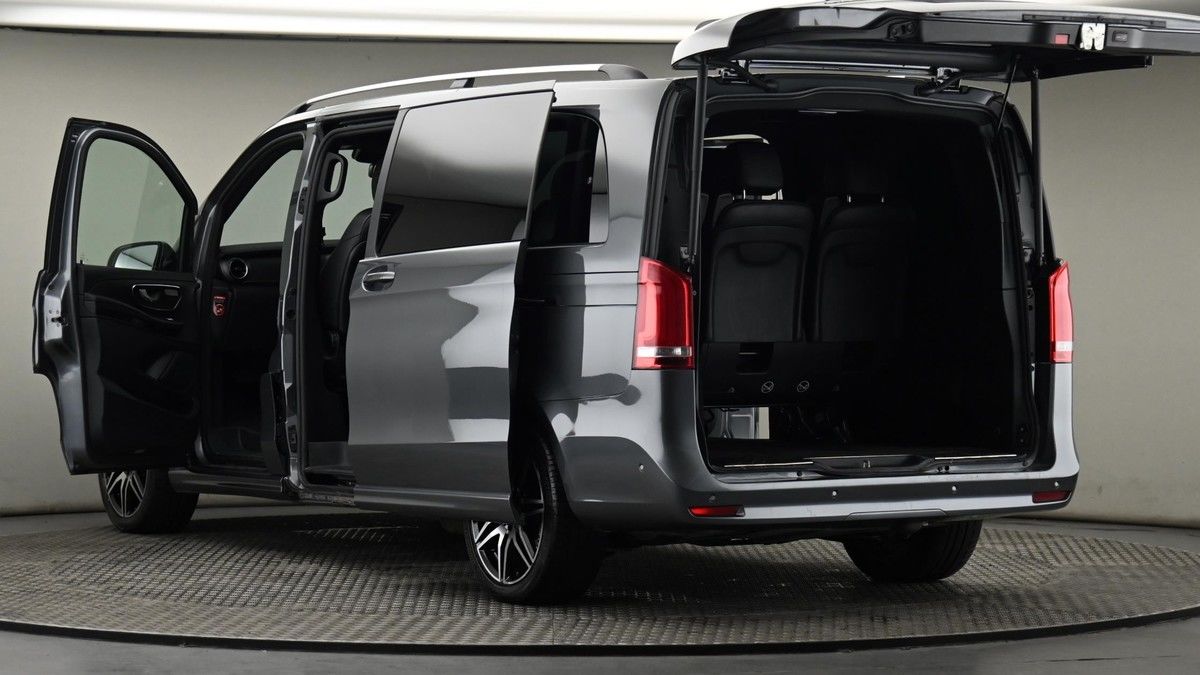 Mercedes-Benz V Class Image 29