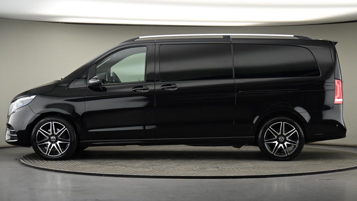 Mercedes-Benz V Class Image 23