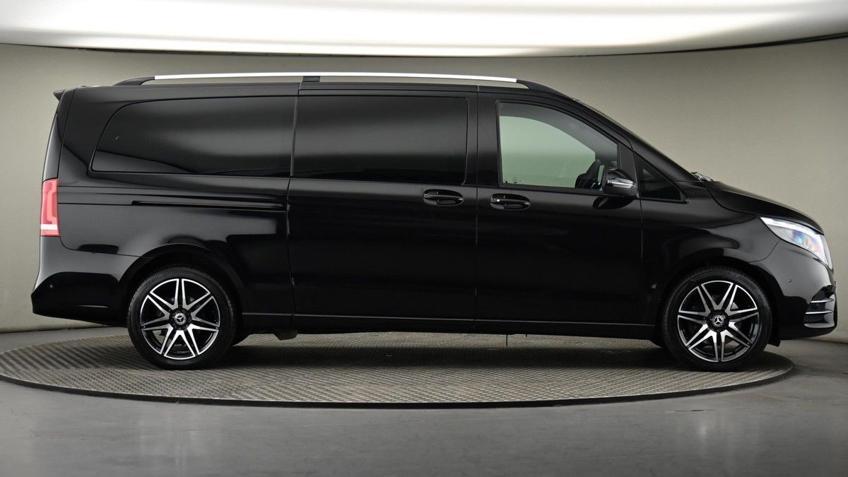 Mercedes-Benz V Class Image 27