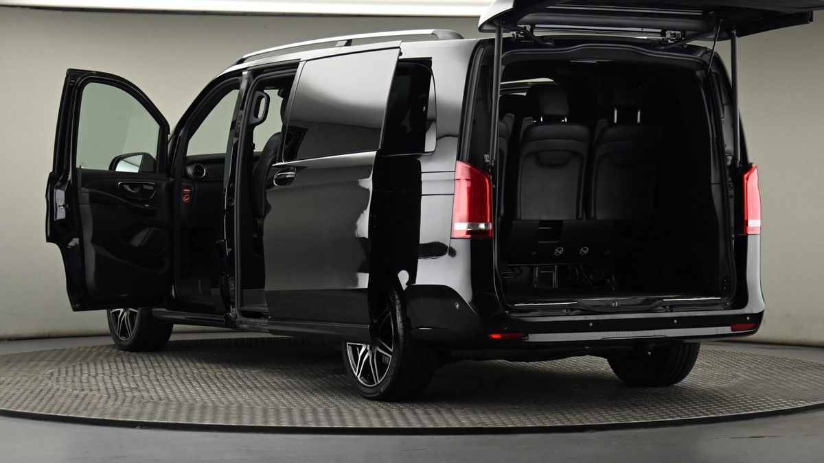 Mercedes-Benz V Class Image 29