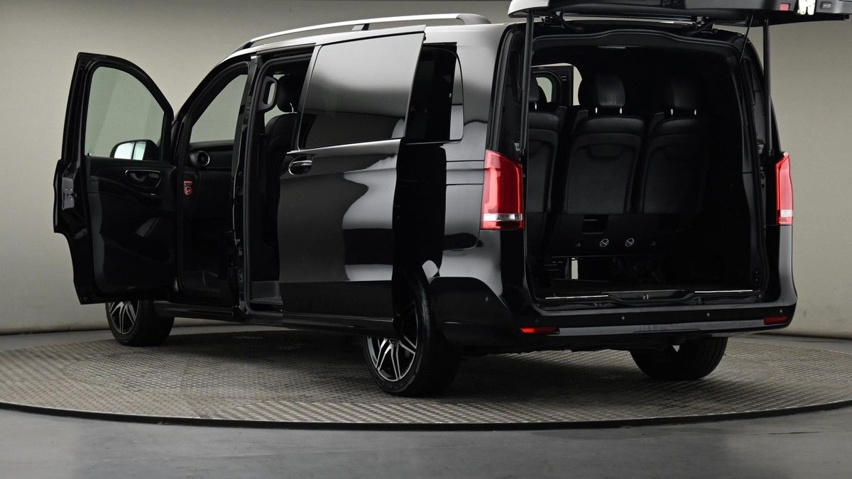 Mercedes-Benz V Class Image 29