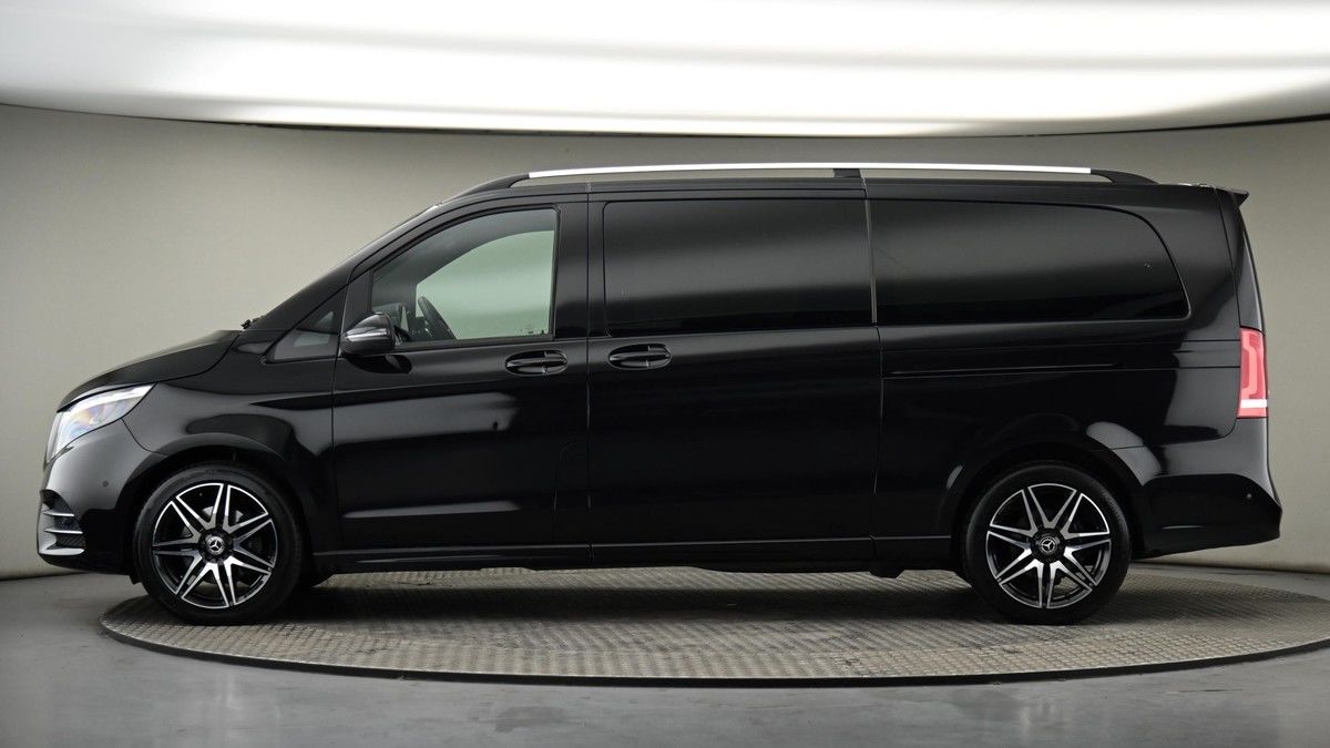 Mercedes-Benz V Class Image 22